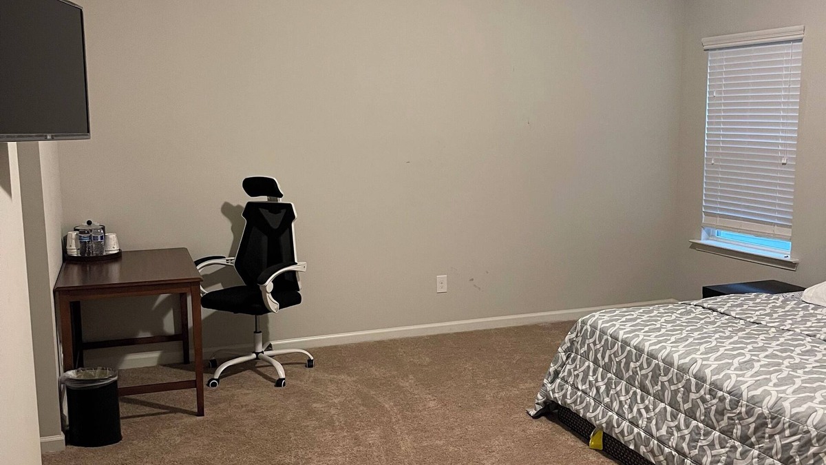 Church Street House | Lovely 4-bedroom house with AC in Fairburn
