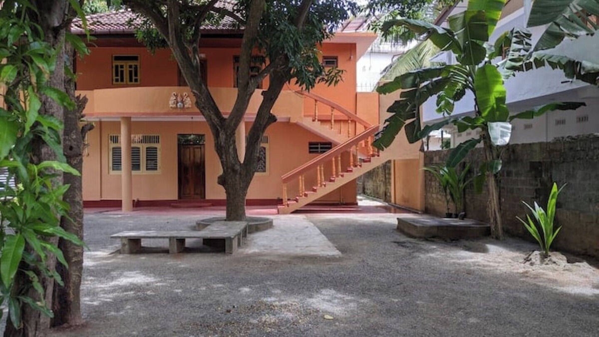 Nallur House | Lovely 4 bedroom top floor home in Kokkuvil East, Jaffna, Sri Lanka