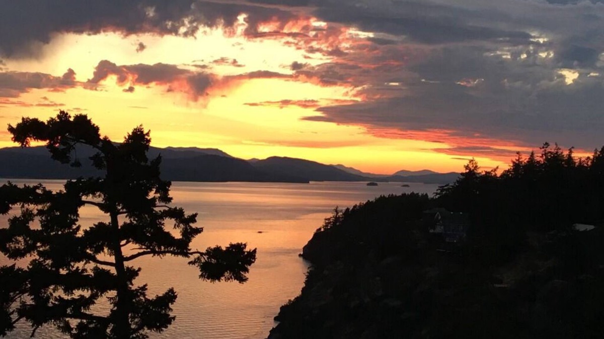 Pender Island House | Lovely 5 Bedroom Waterfront Home!