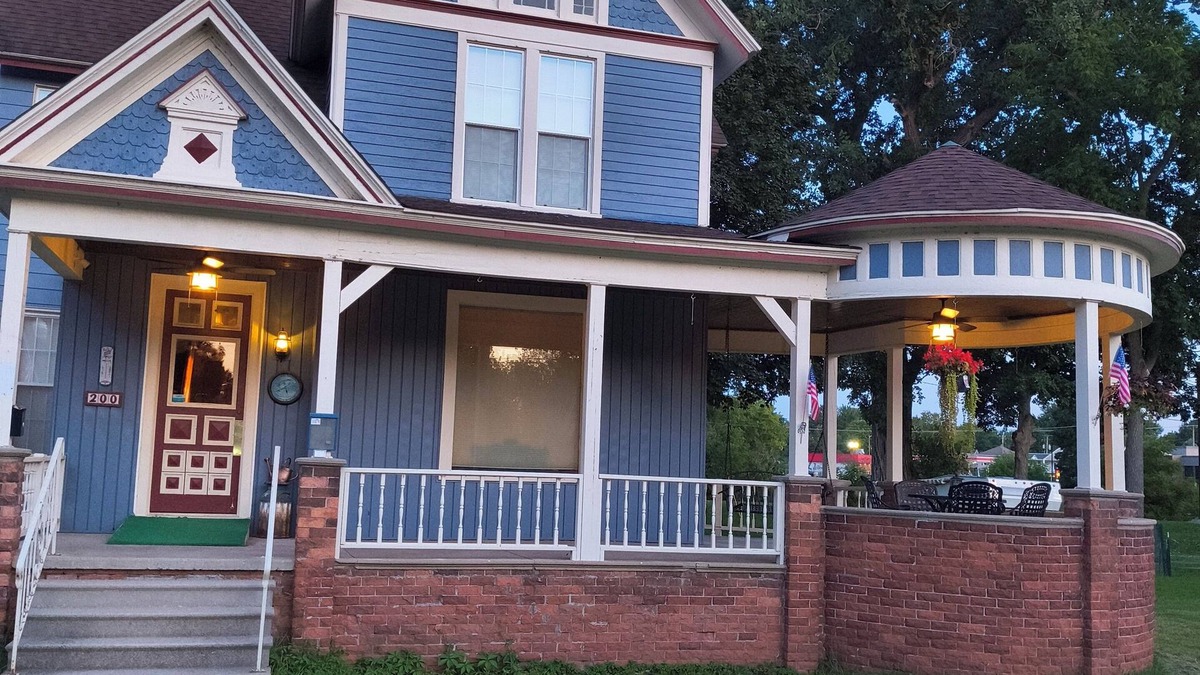 Vassar House | Lovely 5-bedroom house with AC in charming Vassar sleeps 10 comfortably