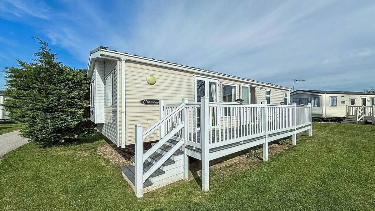 Louth House | Lovely 6 berth caravan with decking at Sunnydale Holiday Park ref 35130SD