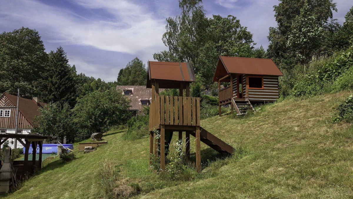 Starkov Villa | Lovely apartment in villa for 6 people with pool, WIFI, TV, patio and pets allowed