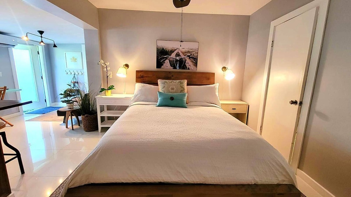 Flagami Apartment | Lovely and comfy studio-Free parking and Laundry!
