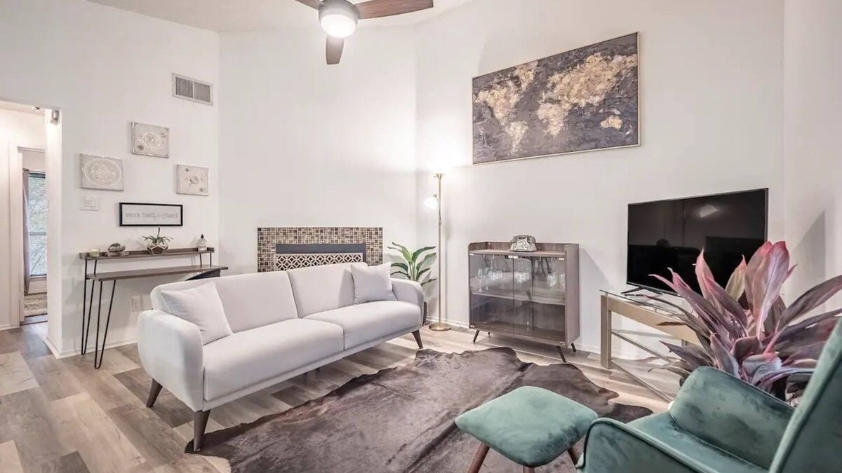 Anderson Mill Apartment | Lovely and modern two bedroom condo
