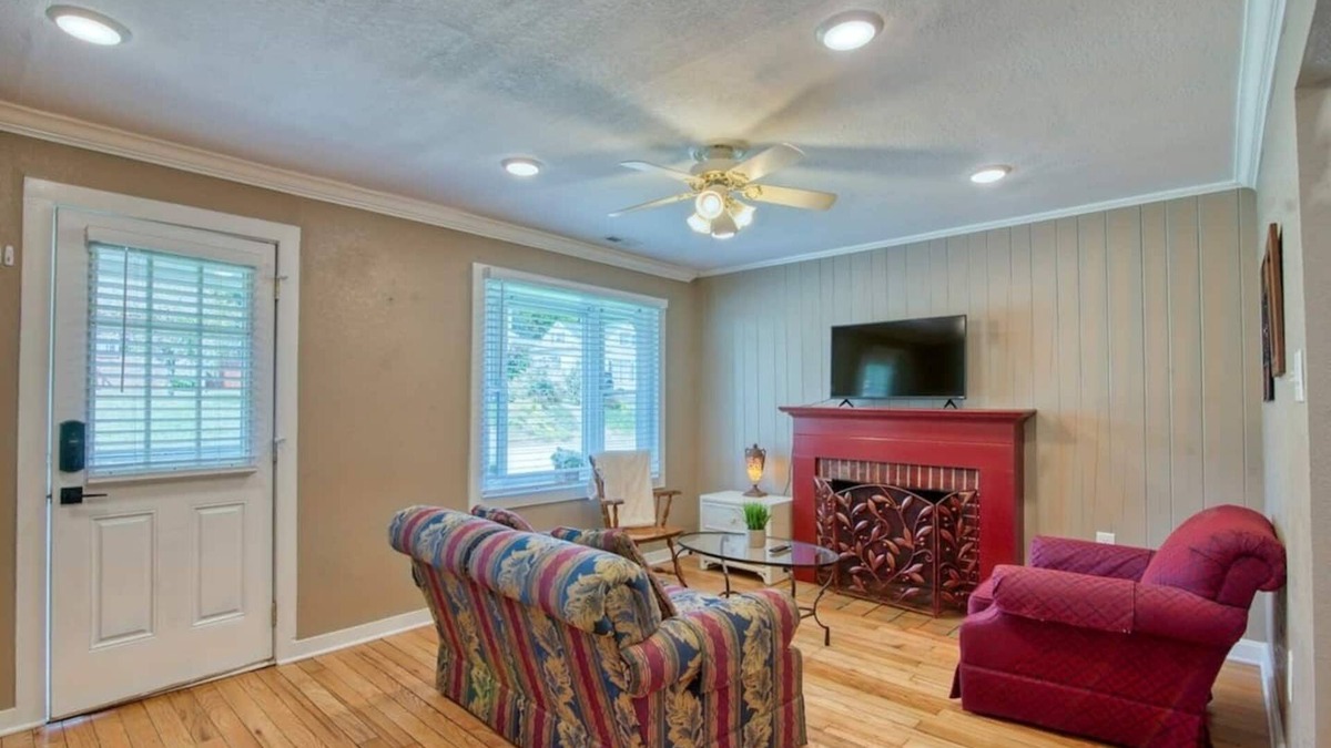 Bristol House | Lovely and tranquil location complemented by modern touches and amenities.