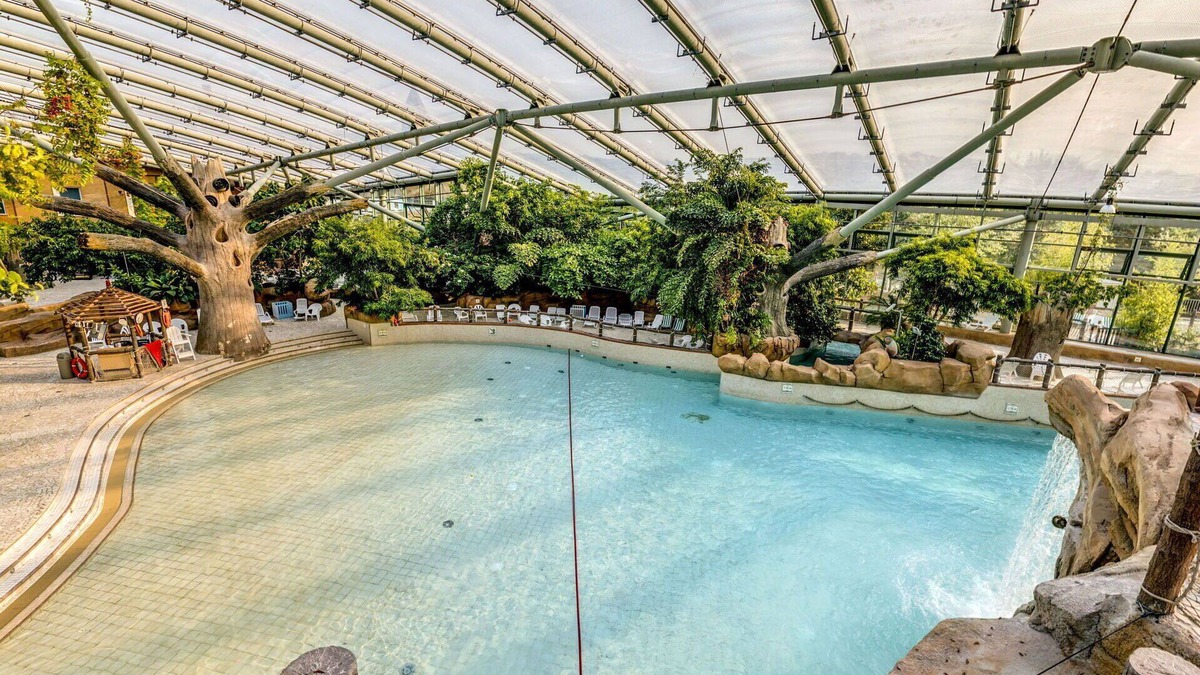 Cerny-en-Laonnois House | Lovely apartment in villa for 4 guests with WIFI, hot tub, pool, TV, terrace and parking