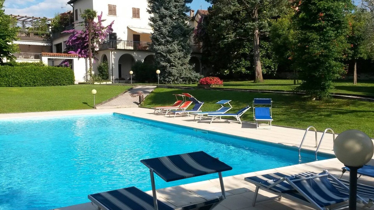 Portese Apartment | Lovely apartment on Lake Garda in residence with pool