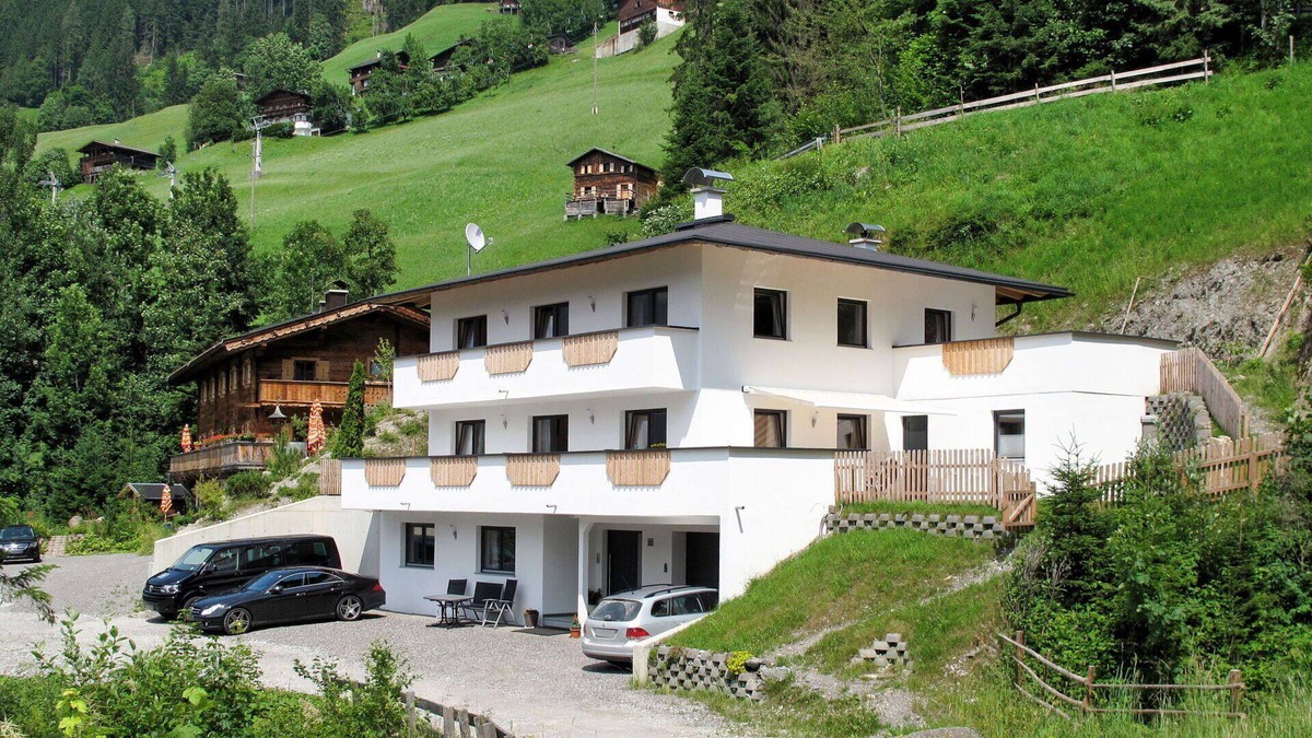 Ramsau im Zillertal Apartment | Lovely apartment for 14 guests with WIFI, TV and terrace