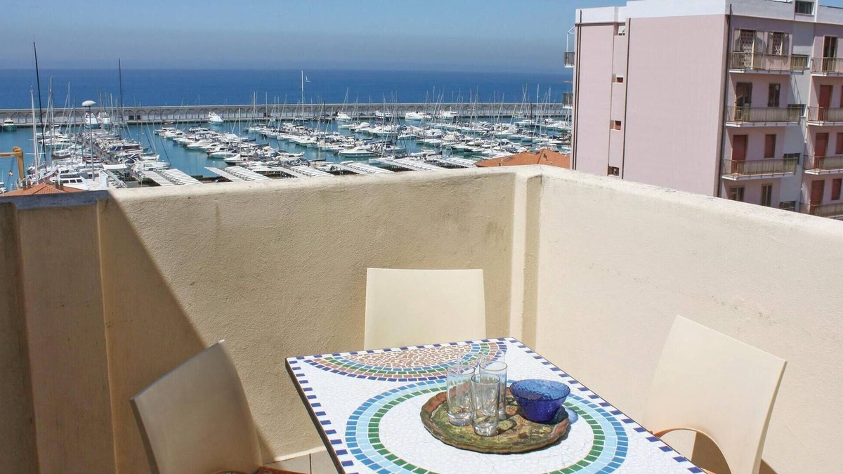 Rosignano Solvay Apartment | Lovely apartment in Rosignano Solvay LI