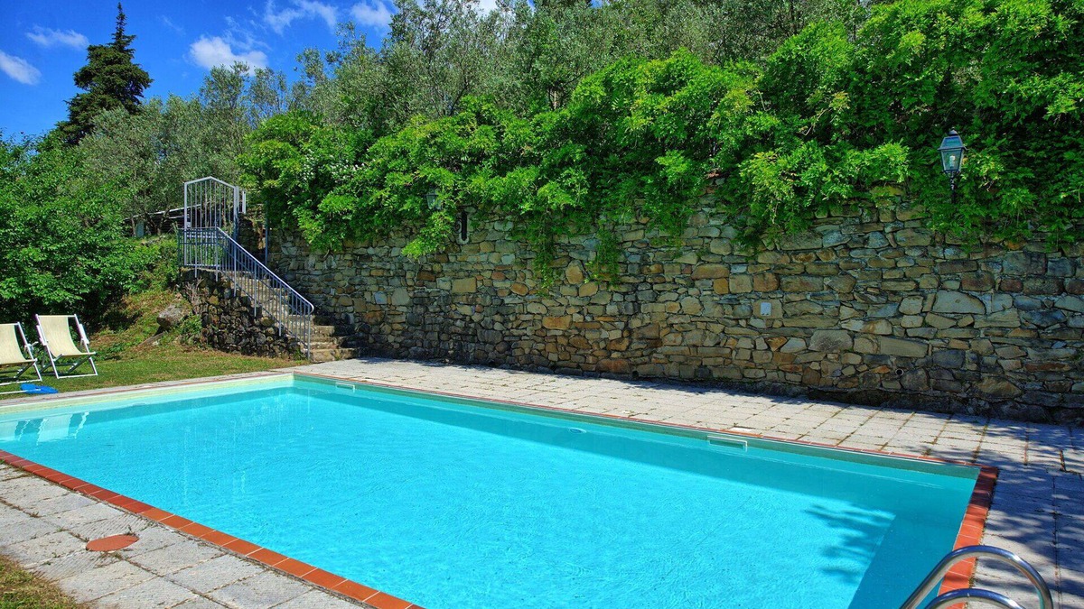 Greve in Chianti Apartment | Lovely apartment with WIFI, pool, TV, pets allowed and parking, close to Greve In Chianti