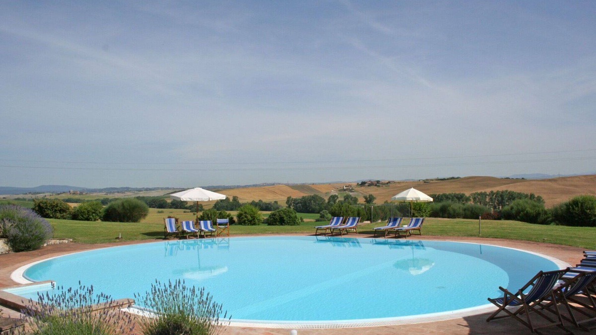 Monteroni d'Arbia Apartment | Lovely apartment for 5 guests with pool, WIFI, panoramic view and parking, close to Siena