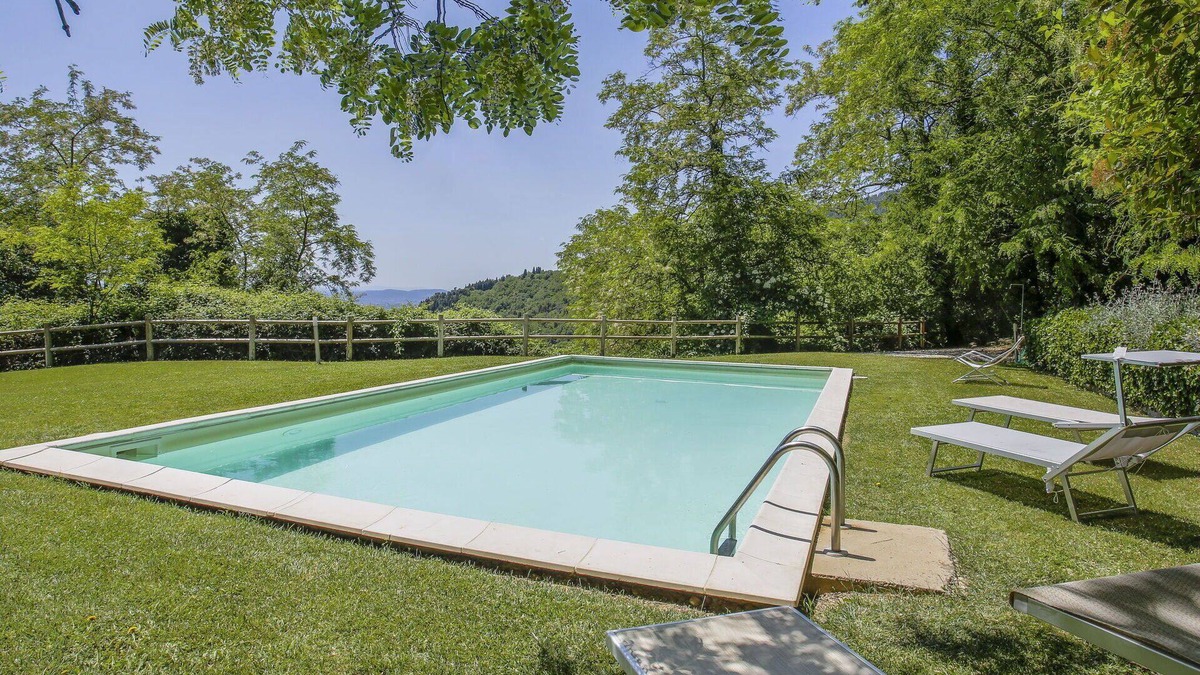 Sesto Fiorentino Villa | Lovely apartment in villa for 3 guests with WIFI, pool, TV, terrace, pets allowed and parking