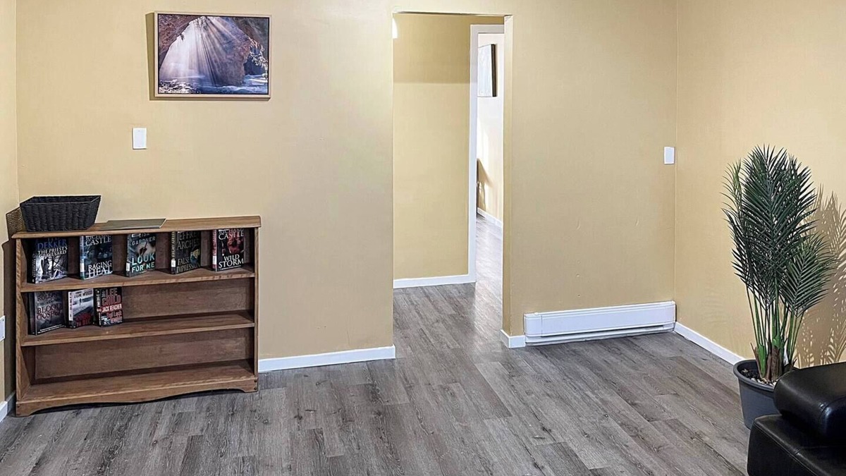 Sudbury Apartment | Lovely Apartment off the Kingsway & close to Resturants , Costco & Gas stations