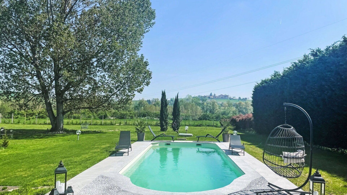 Castell'Alfero Apartment | Lovely apartment for 4 people with pool, WIFI, TV, patio and parking