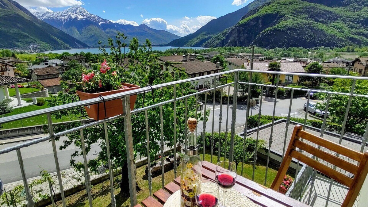 Novate Mezzola Apartment | Lovely apartment for 5 guests with WIFI, TV, balcony and parking