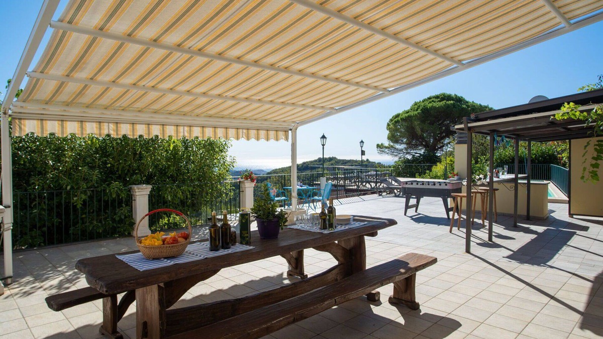 Valloria Apartment | Lovely apartment for 30 people with WIFI, hot tub, pool, A/C, TV and patio