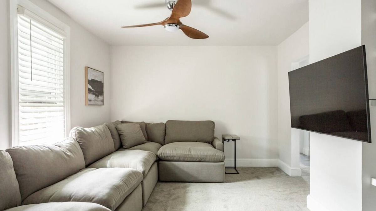 Primos Secane Apartment | Lovely apartment, a place to rest - 5 minutes from the airport.