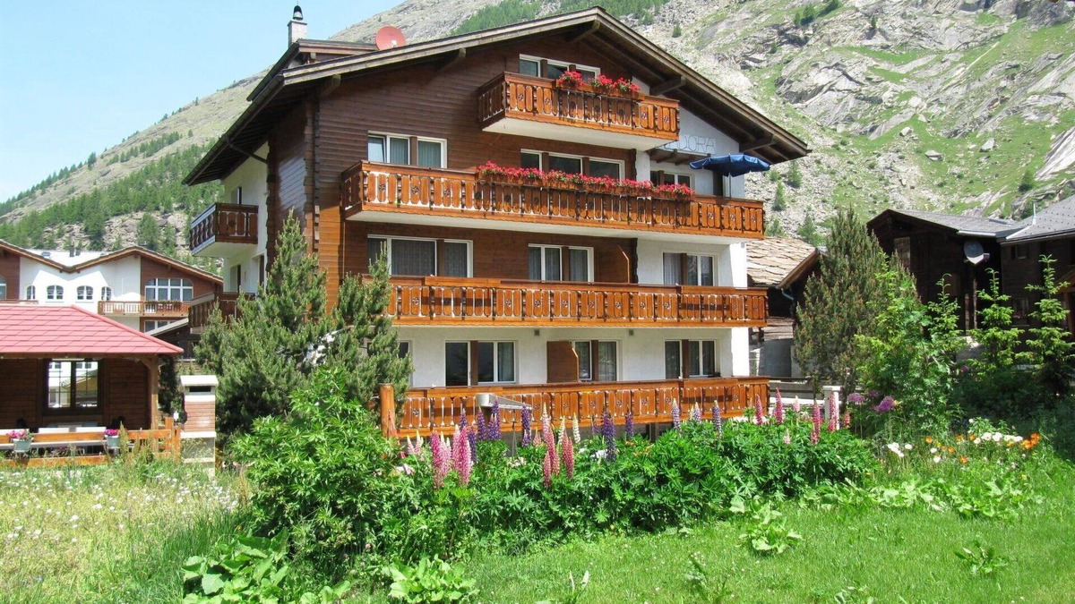 Saas Almagell Apartment | Lovely apartment for 5 people with WIFI, TV and balcony