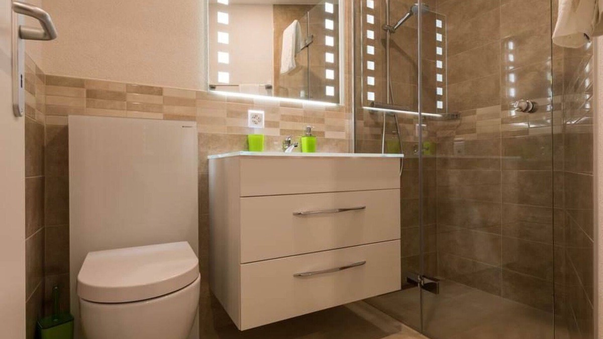 Saas Almagell Apartment | Lovely apartment for 3 people with hot tub, WIFI, TV and balcony