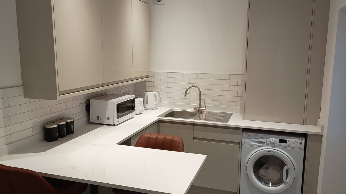 Horsforth Apartment | Lovely apartment close to Leeds Bradford Airport and Leeds Trinity University.