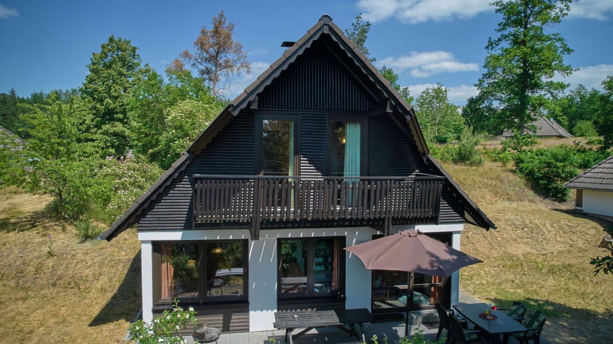Frankenau House | Lovely apartment in villa for 4 people with WIFI, TV, terrace and pets allowed