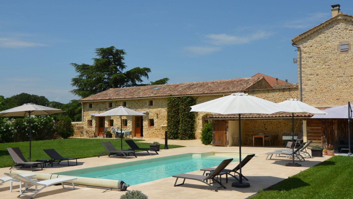 Saint-Denis Apartment | Lovely apartment for 6 guests with pool, WIFI, TV, terrace and parking