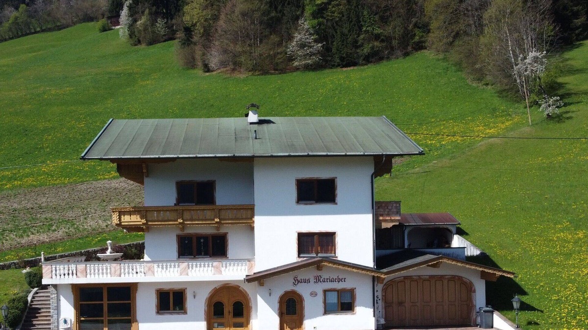 Schlitters Apartment | Lovely apartment for 5 guests with WIFI, TV and balcony