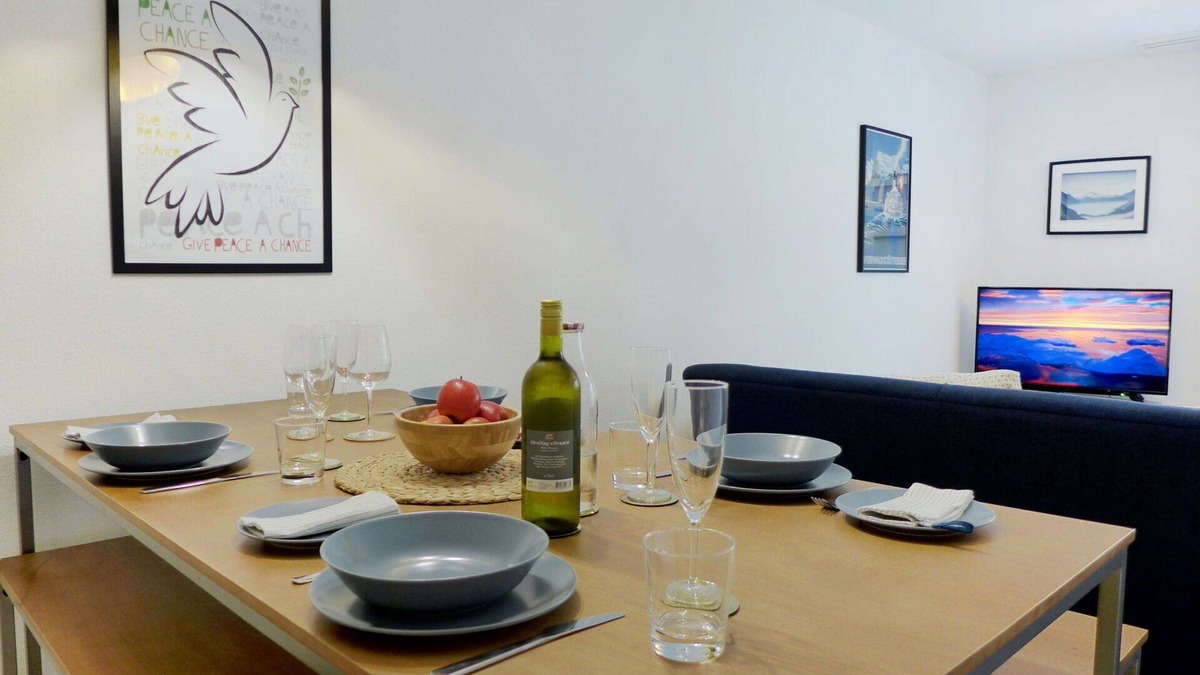 Blausee Apartment | Lovely apartment for 4 guests with WIFI, TV, balcony, pets allowed and parking