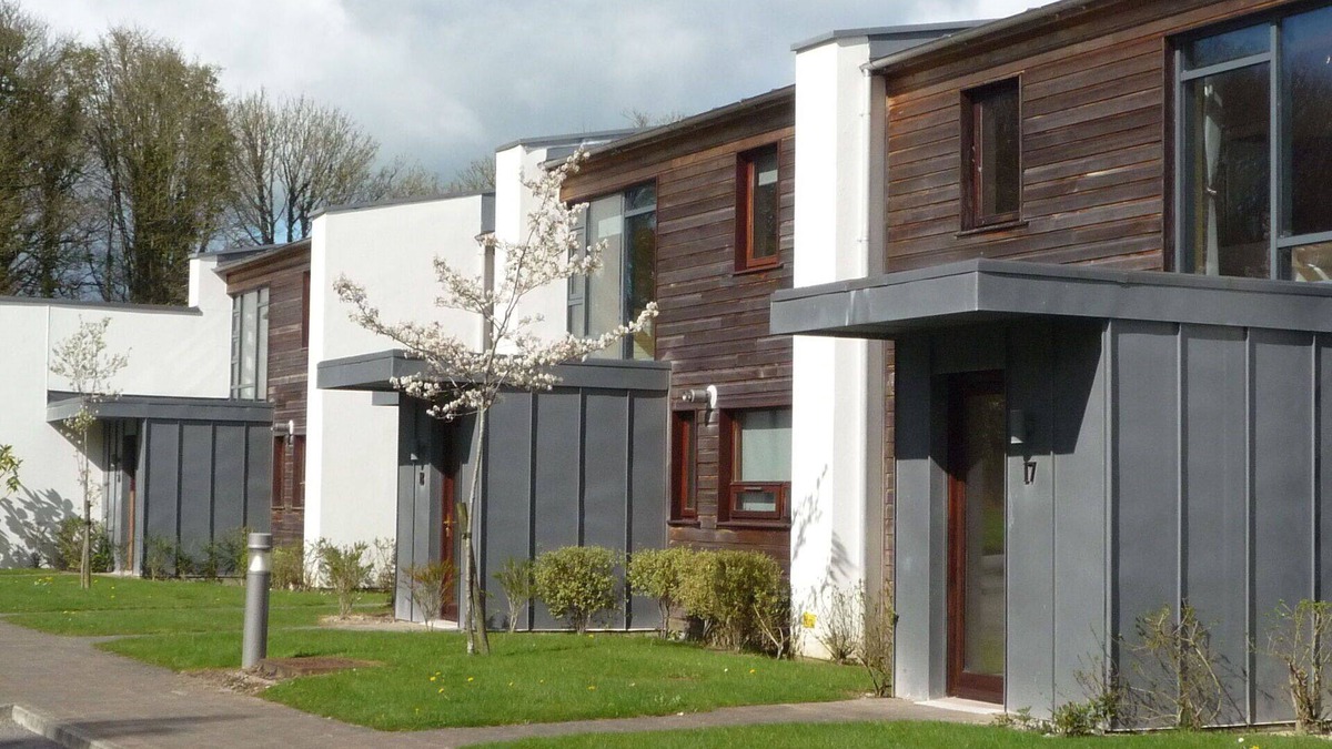 Castlemartyr Apartment | Lovely apartment for 4 guests with WIFI, TV, pets allowed and parking