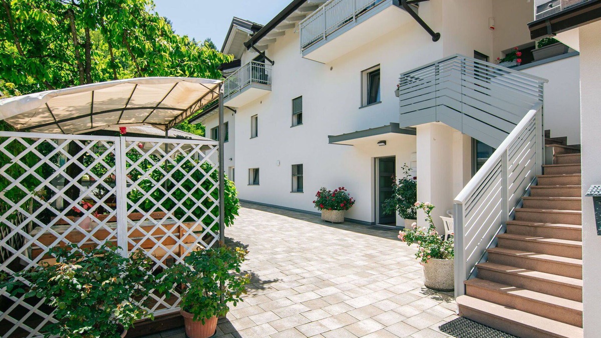 Caldonazzo Apartment | Lovely apartment for 4 people with WIFI, TV, patio, pets allowed and parking