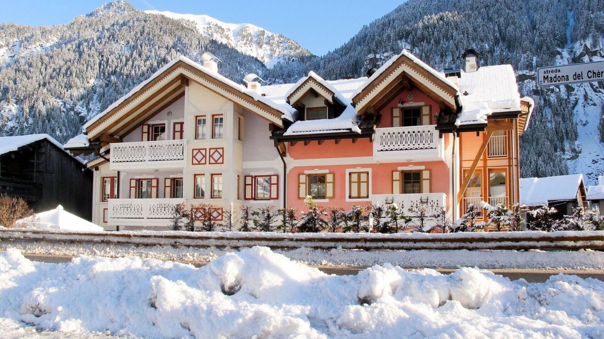 Mazzin Apartment | Lovely apartment for 5 guests with WIFI, TV and parking