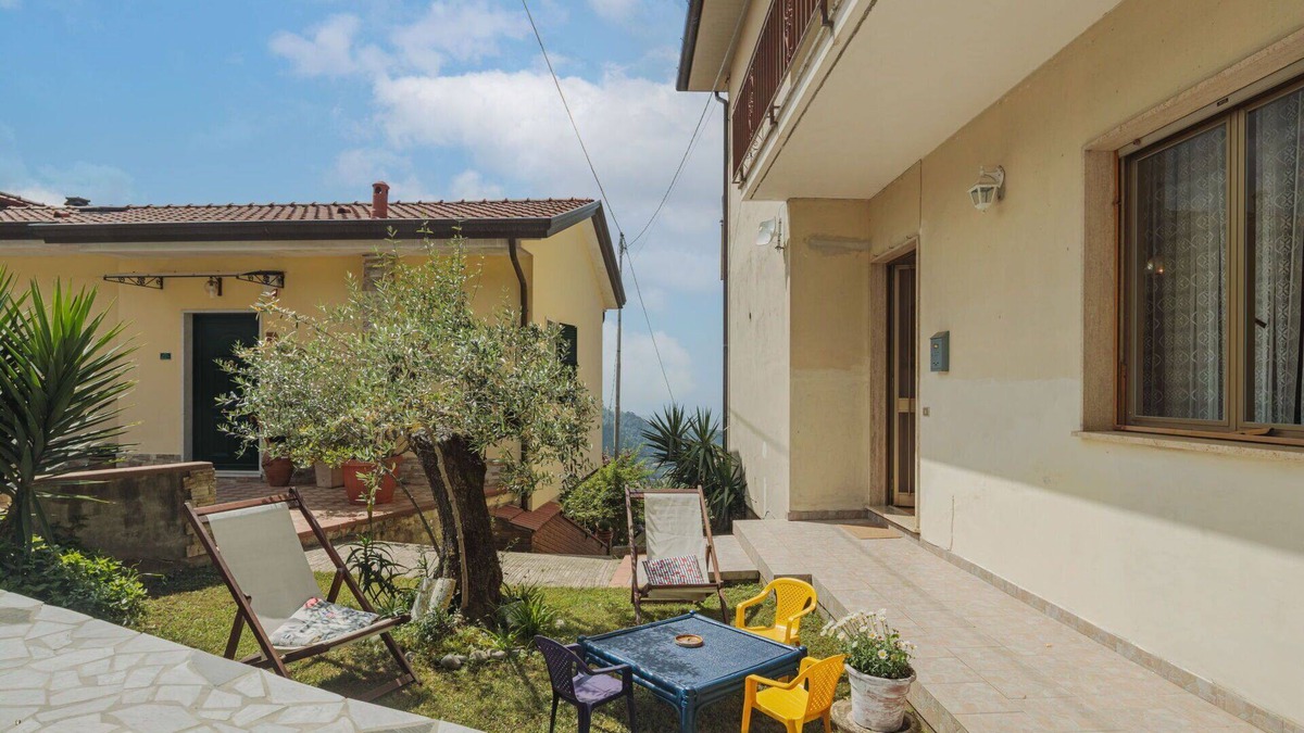 Montignoso Apartment | Lovely apartment for 6 people with WIFI, TV, patio and pets allowed