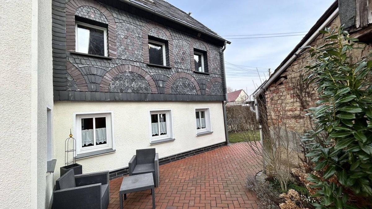 Grossschoenau Apartment | Lovely apartment for 12 guests with hot tub, WIFI, TV, patio and pets allowed