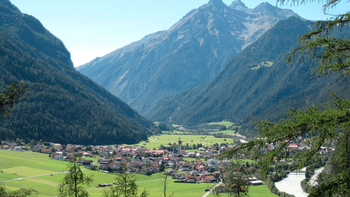 Pfunds Apartment | Lovely apartment for 13 people with WIFI, TV, balcony, pets allowed and parking