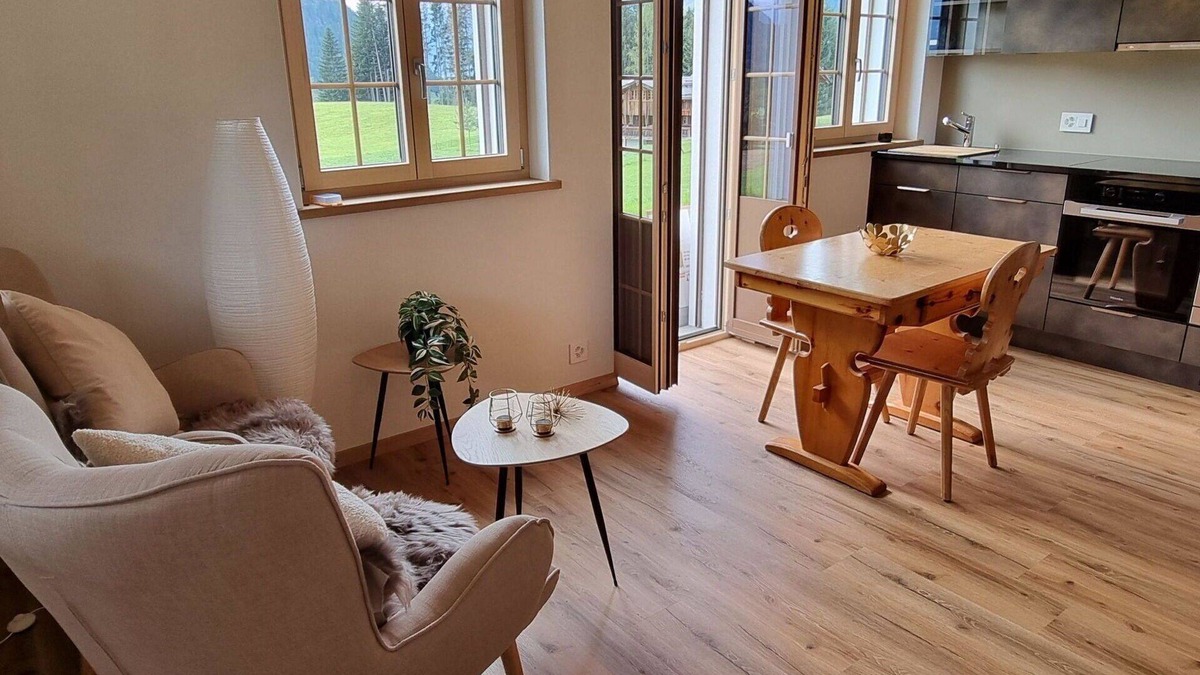 Saanen Apartment | Lovely apartment for 2 guests with WIFI and balcony