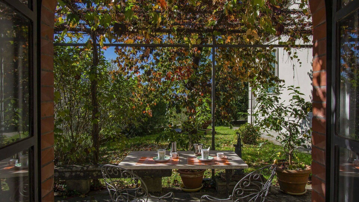 Barga Apartment | Lovely apartment for 2 guests with private pool, TV, patio, pets allowed and parking