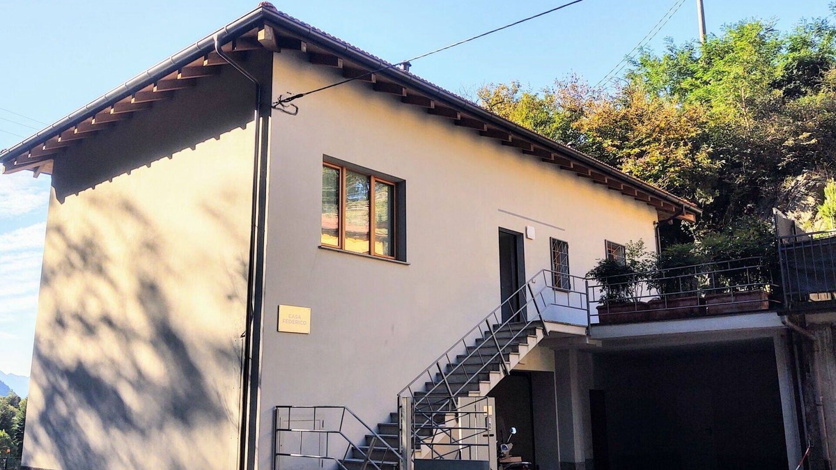 Olgiasca Apartment | Lovely apartment for 2 guests with WIFI, TV, terrace, pets allowed and parking