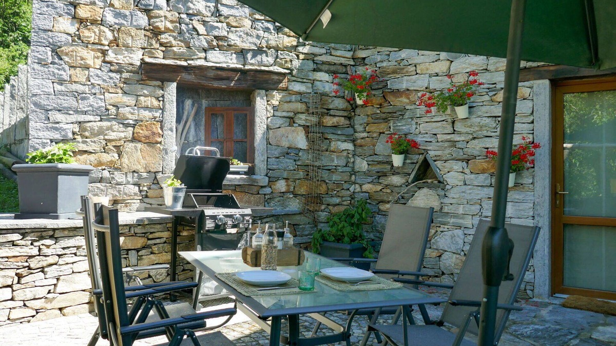 Malvaglia-dagro Apartment | Lovely apartment for 3 guests with WIFI, TV, patio and parking