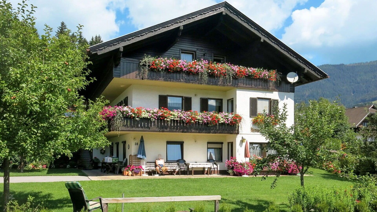 Arriach Apartment | Lovely apartment for 4 people with WIFI, TV, balcony and parking