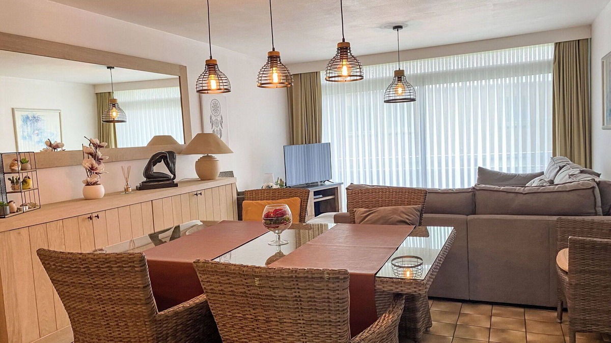 Bredene Apartment | Lovely apartment for 4 guests with WIFI, TV, balcony and pets allowed