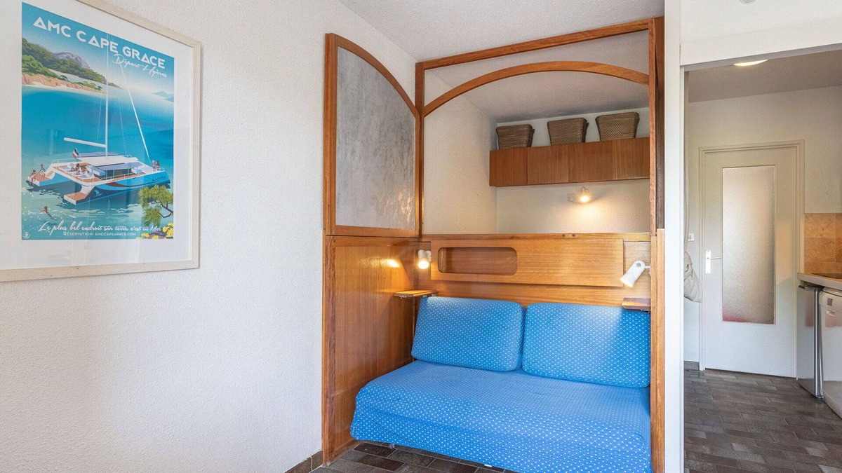 Toulon - Hyeres Apartment | Lovely apartment for 4 people with WIFI, TV, terrace, pets allowed and panoramic view