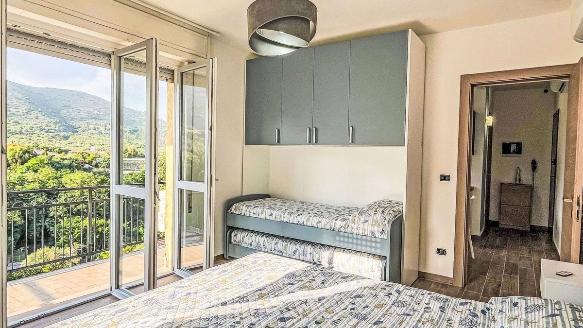 Ceriale Apartment | Lovely apartment for 4 guests with WIFI, A/C, TV, balcony and parking
