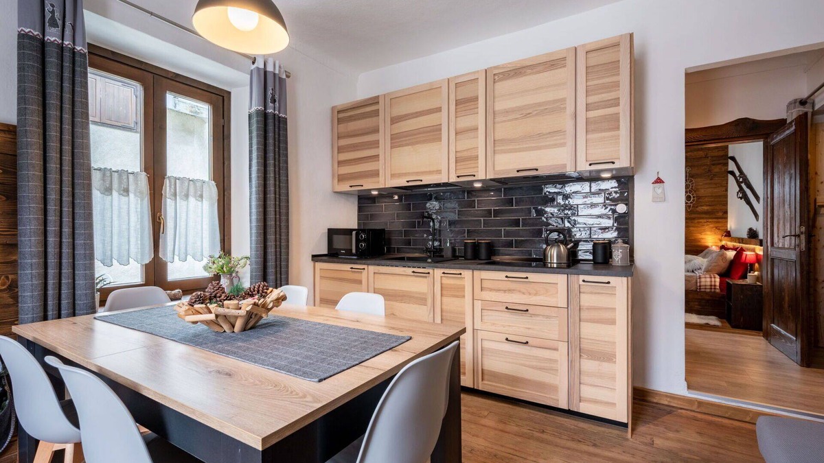 Prali Apartment | Lovely apartment for 4 people with WIFI, TV, patio, pets allowed and parking