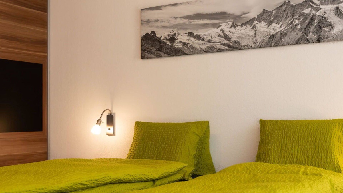 Gruben Apartment | Lovely apartment for 5 guests with WIFI, TV and balcony