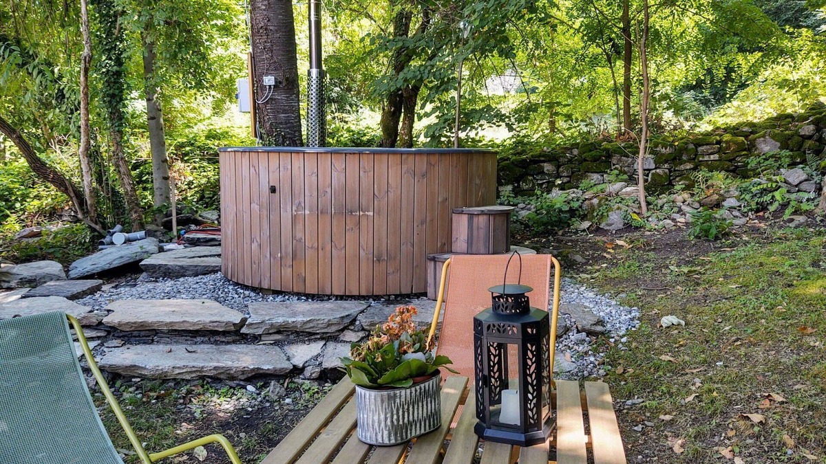 Dorio Apartment | Lovely apartment for 5 guests with WIFI, hot tub, patio, pets allowed and parking
