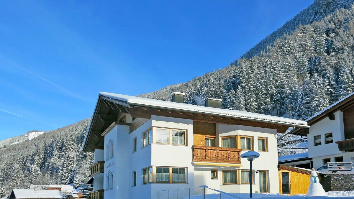 Kappl Apartment | Lovely apartment for 5 people with WIFI, TV, balcony and parking
