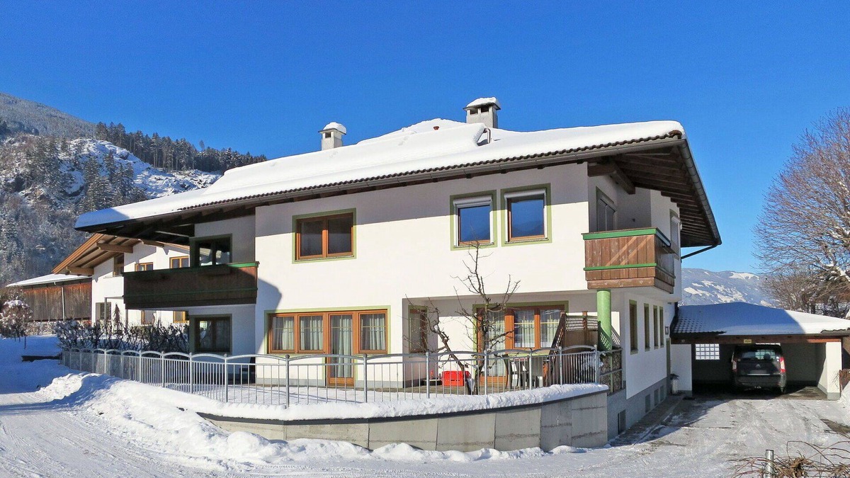 Zillertal Apartment | Lovely apartment for 6 guests with WIFI, TV, terrace and parking