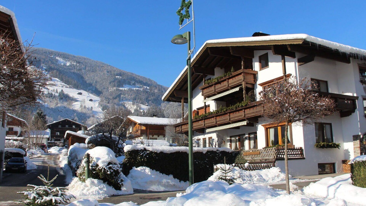 Zillertal Apartment | Lovely apartment for 5 guests with WIFI, TV, terrace and pets allowed