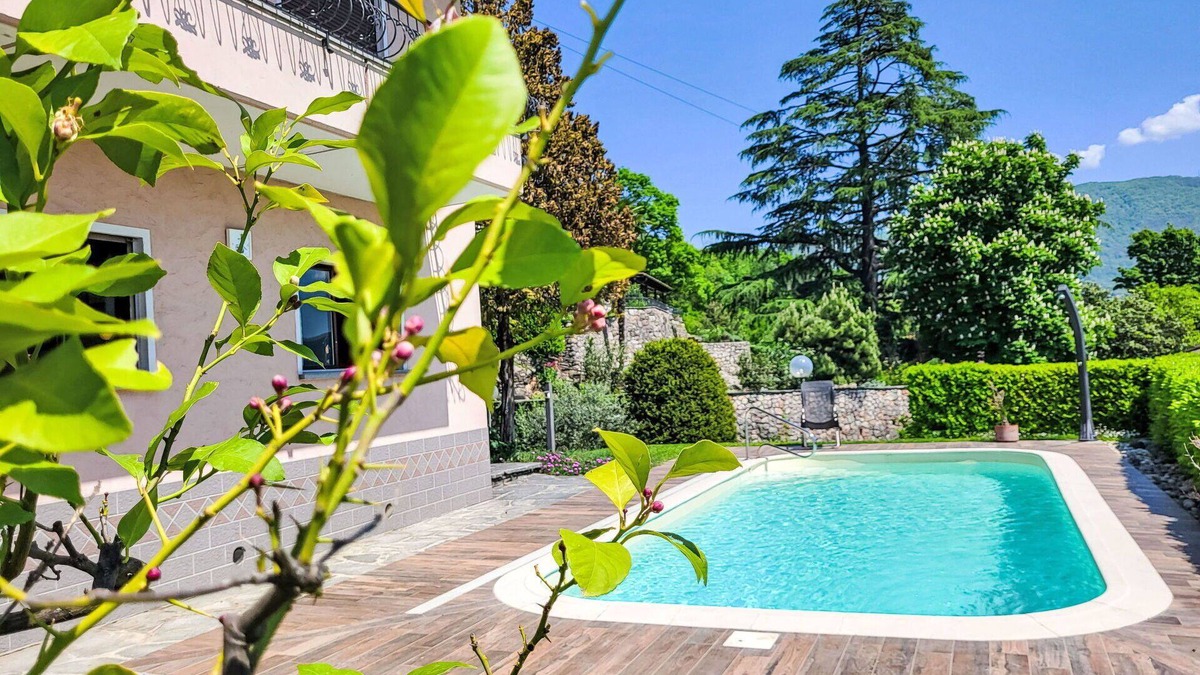 Besazio Apartment | Lovely apartment for 4 people with WIFI, private pool, TV, patio and panoramic view