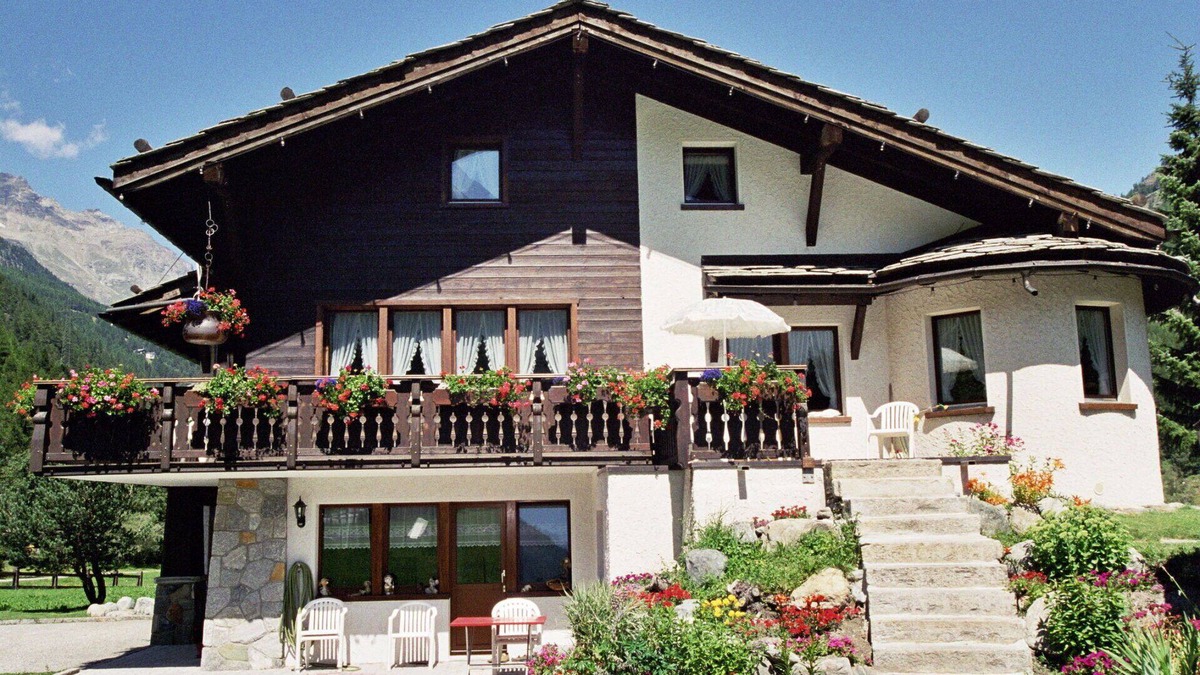 Saas Almagell Apartment | Lovely apartment for 8 people with WIFI, TV, patio, pets allowed and panoramic view